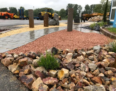 aménagement avec de la pierre rouge de notre carrière à Vornay dans le Cher 18
